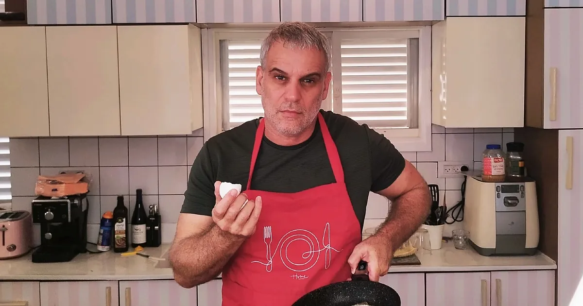 פוסטר ההצגה אבא יצא מהקבוצה