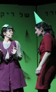 פוסטר ההצגה הולכים לעולמם