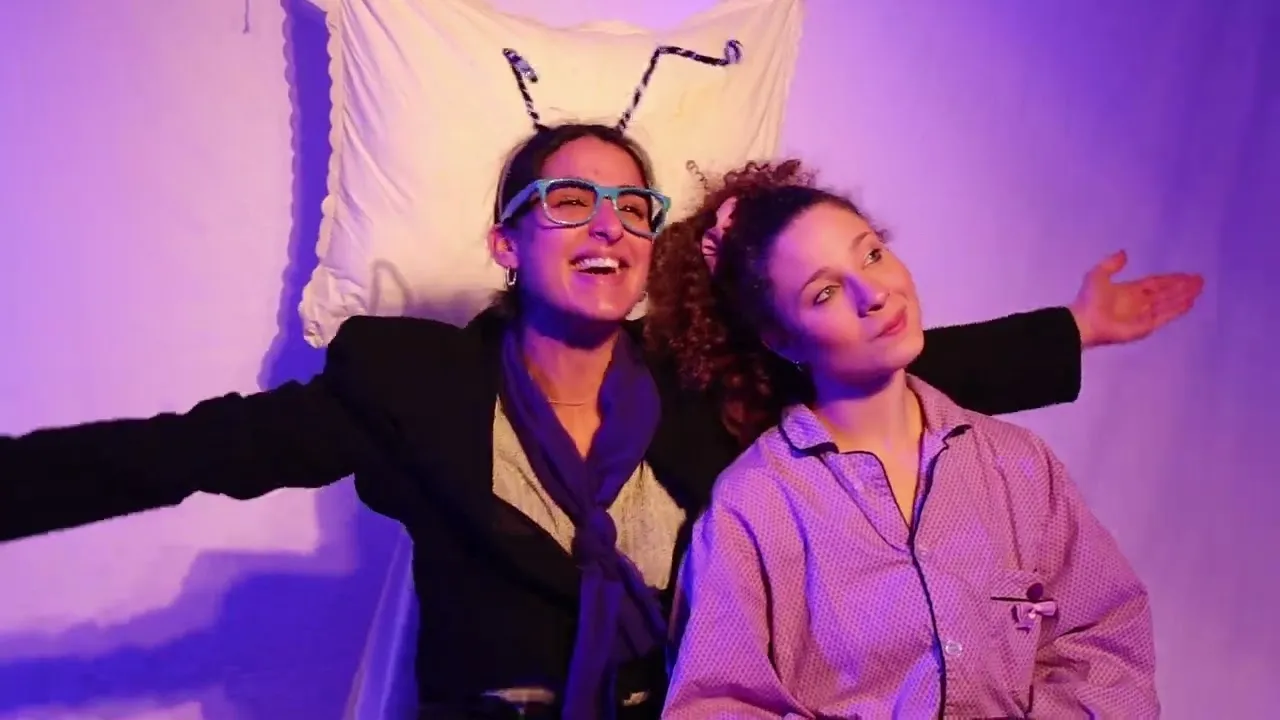 פוסטר ההצגה הפנס הסגול