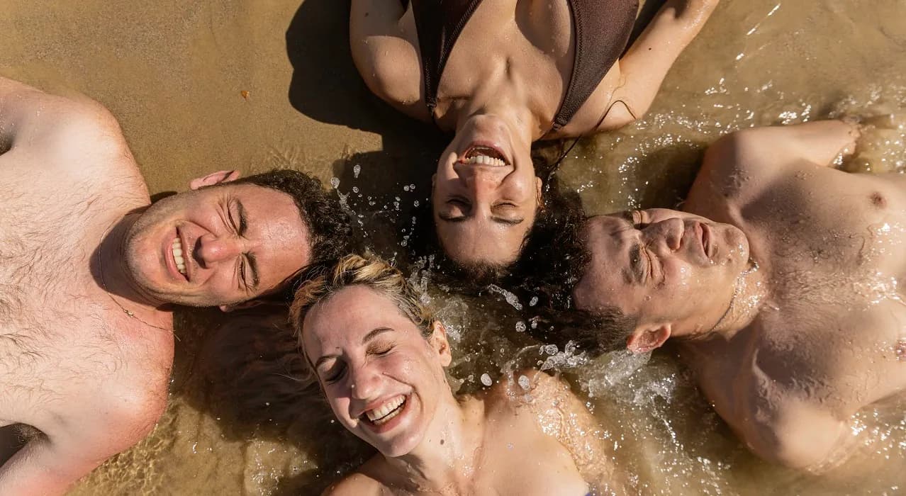 פוסטר ההצגה טובעים השניים