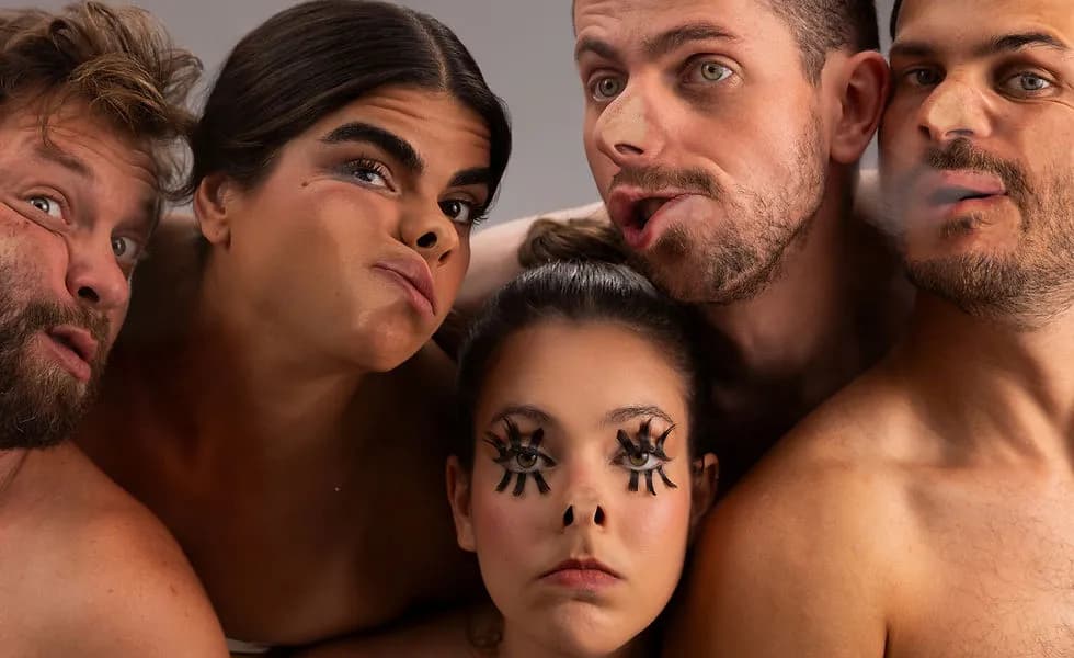 פוסטר ההצגה לא קל להיות מאושר כשהחיים קצת חרא