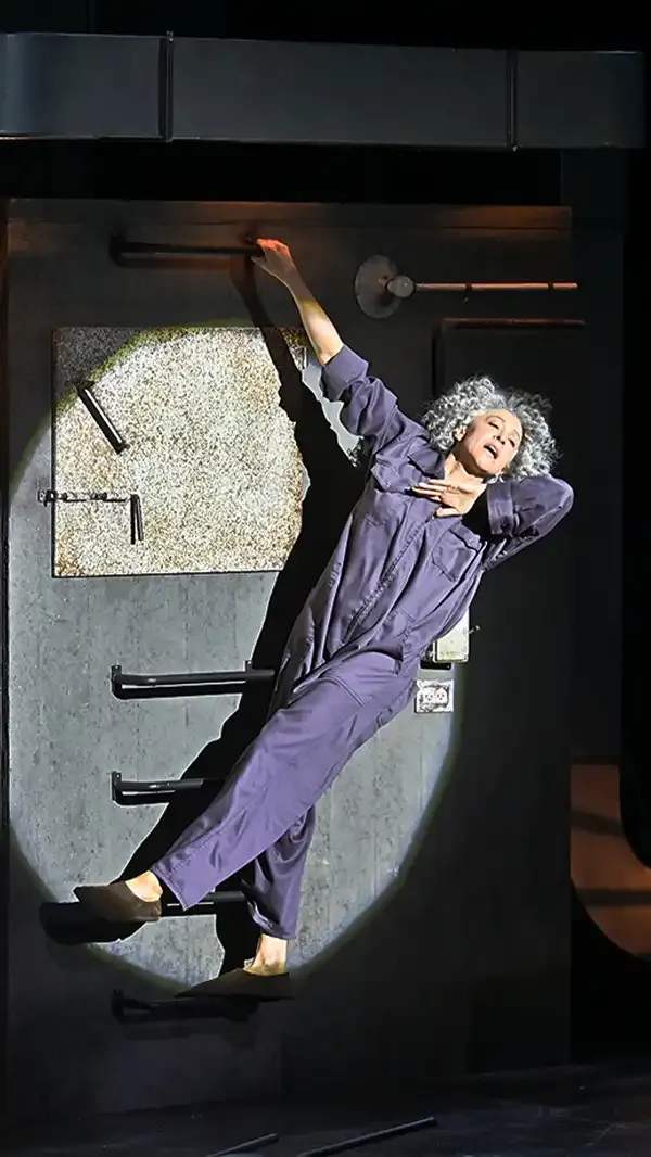 פוסטר ההצגה להתעורר