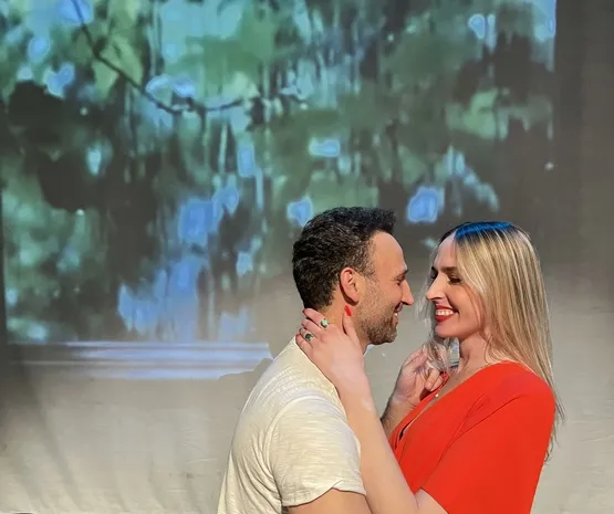 פוסטר ההצגה סיפור אהבה - שלישייה במי במול