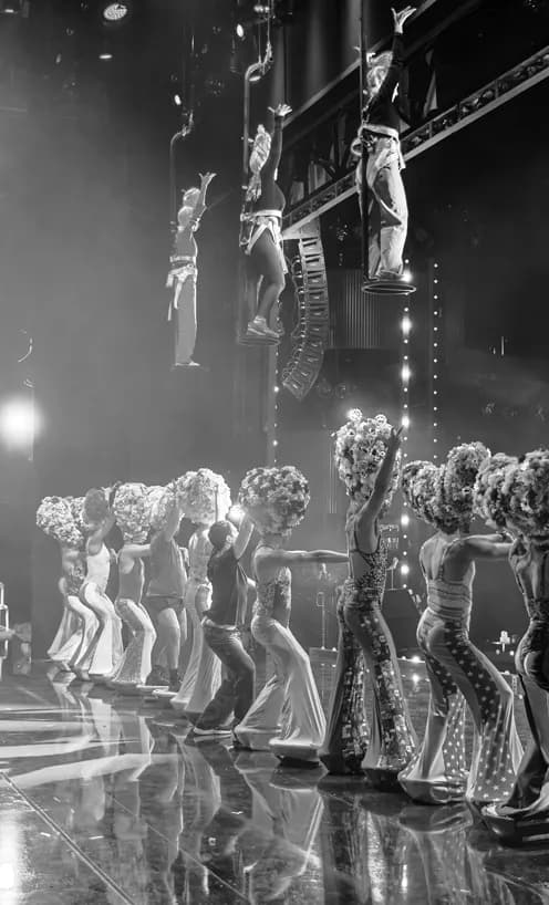 פוסטר ההצגה פריסילה מלכת המדבר - סיור מאחורי הקסם!