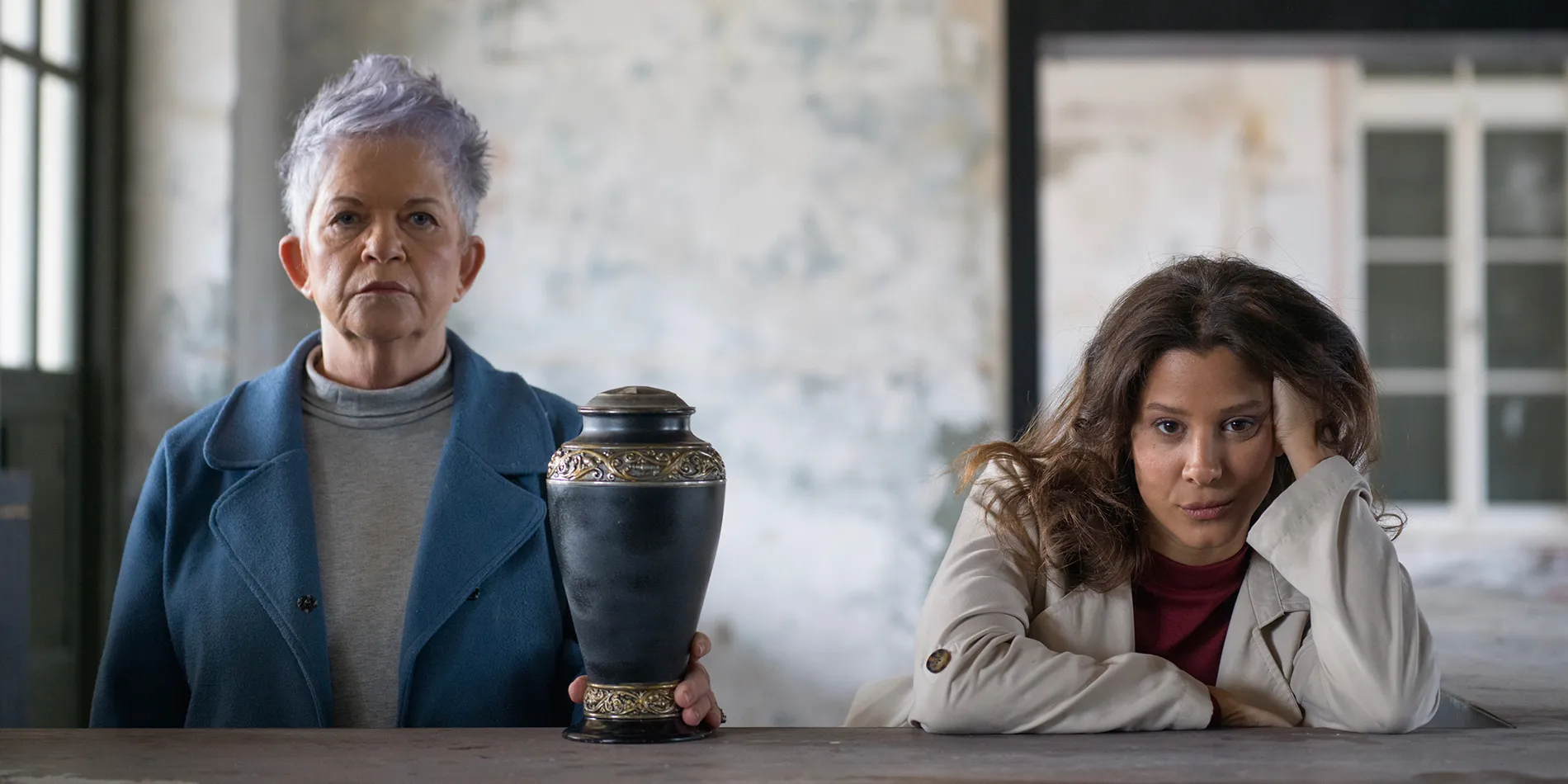 פוסטר ההצגה קיר זכוכית