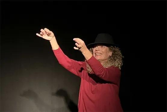 פוסטר ההצגה Shards of Laughter